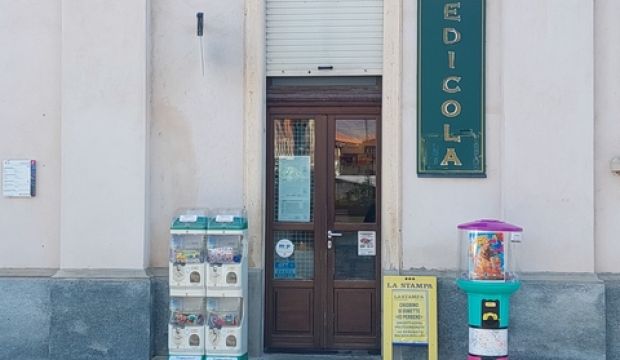 Edicola in vendita nella piazza centrale del paese
